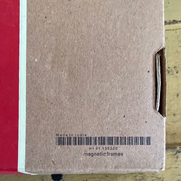 RED ENVELOPE SILVER MINI MAGNETIC PICTURE FRAMES SET OF 3 IN ORIGINAL BOX - Picture 5 of 9